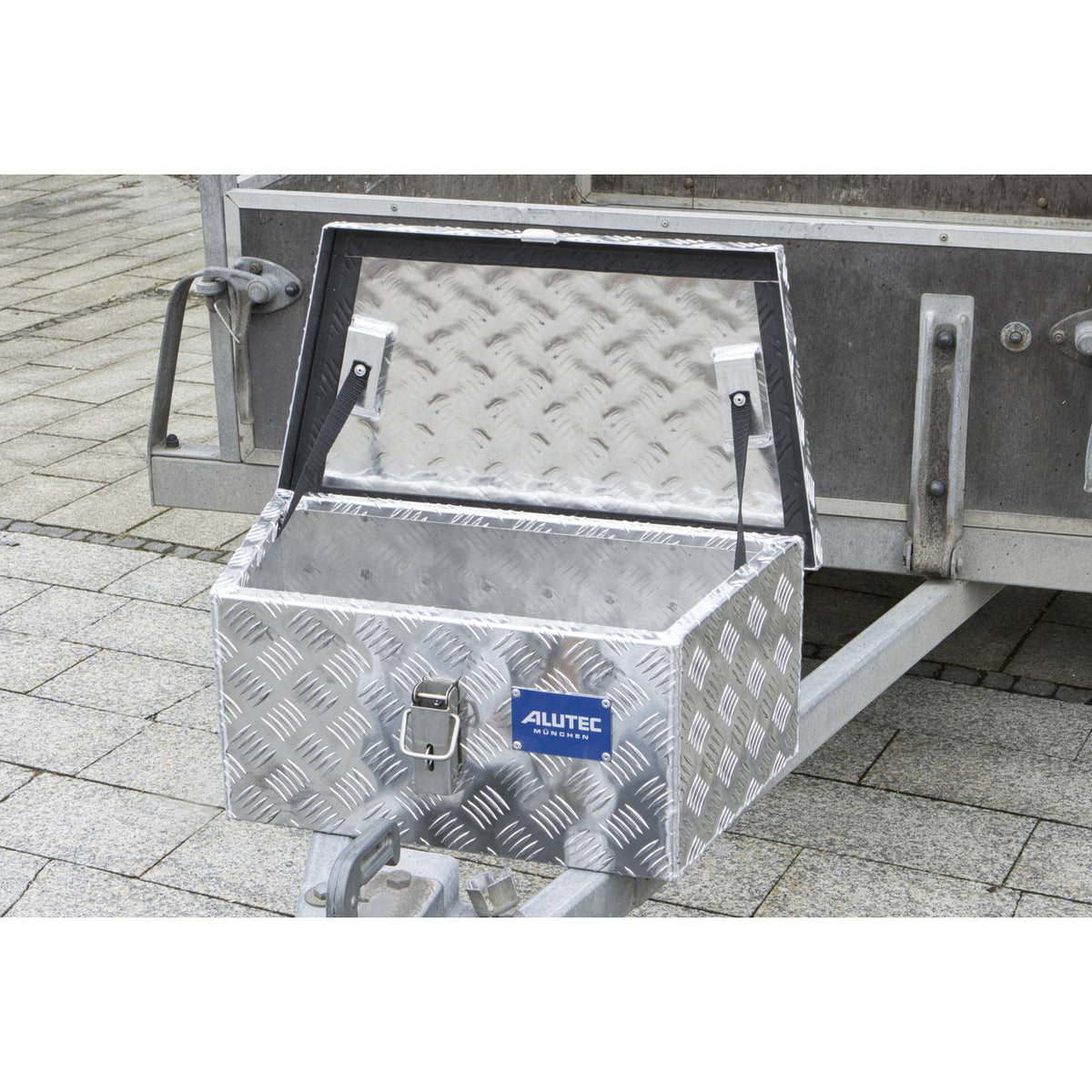 ALUTEC TRAILER 30 – Alubox 30 Liter Riffelblech – Detail 1
